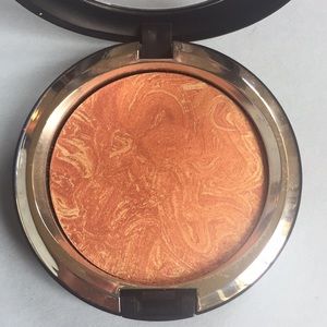 MAC Cosmetics Strange New World highlighter